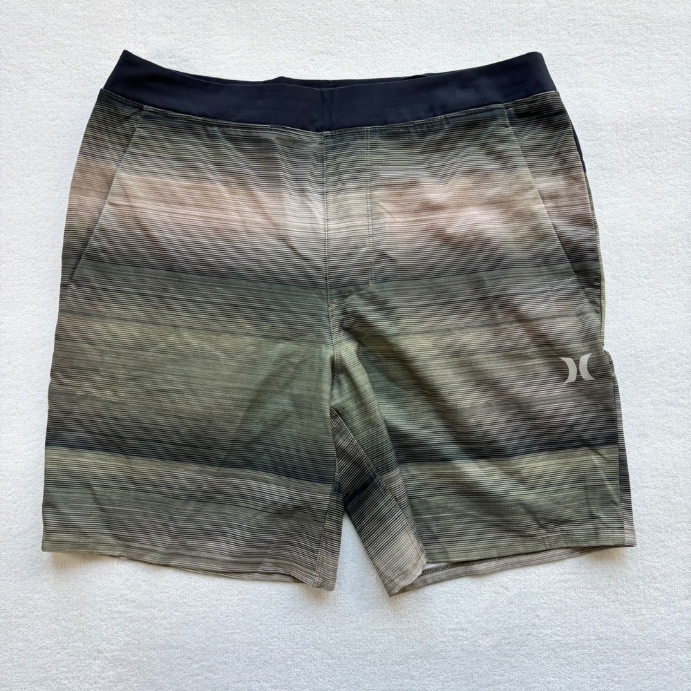 Hurley Board Shorts Mens Small‎ Green Striped E7732-00 Excellent Stretch Surf